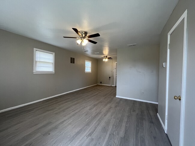 Building Photo - 2411 E 30th St