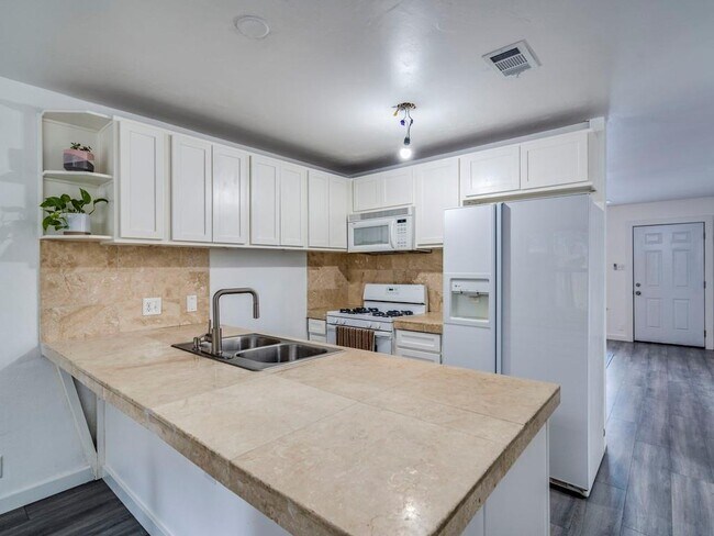 Foto del edificio - 1607 Valleyridge Dr