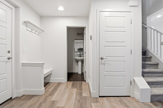 Building Photo - $2,645.95, 3 bed, 2.5 bath end unit located in Aurora with a washer and dryer.
