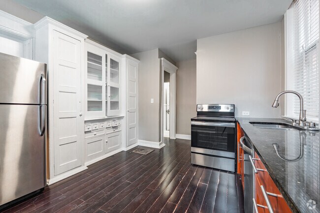 3 habitaciones, 3 baños - 4000 pies cuadrados - Cocina en el primer piso - 1445 S 3rd St