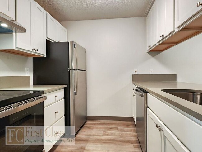 Building Photo - 3648 SW Beaverton Hillsdale Hwy