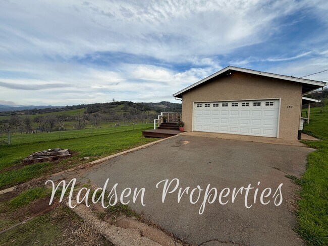 Foto del edificio - 784 Flag Creek Rd