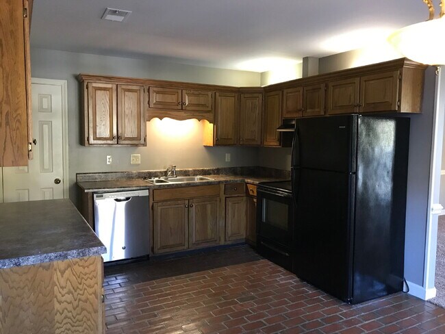Building Photo - "Charming 3-Bedroom Retreat with 2 Full Baths in Jonesboro – 1625 Sq Ft of Comfort!"