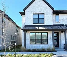 Building Photo - 12895 Red Hawk Dr