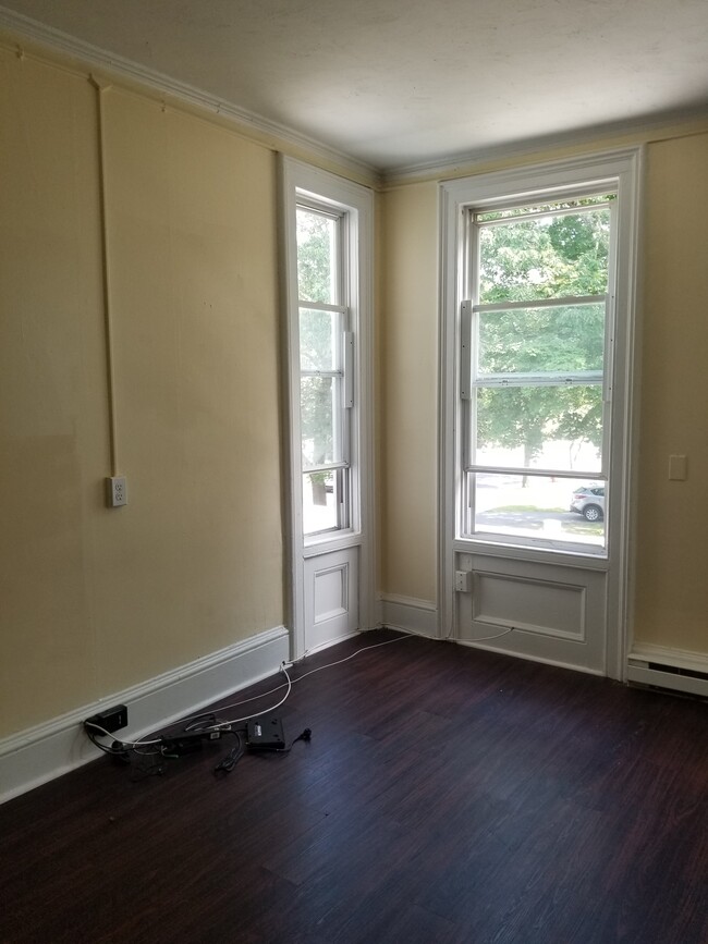 Building Photo - 51 Hooker Ave