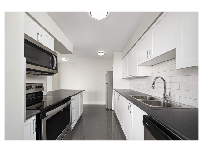 Thorncliffe Park Drive Rentals Promo - Parkway Place Apartments