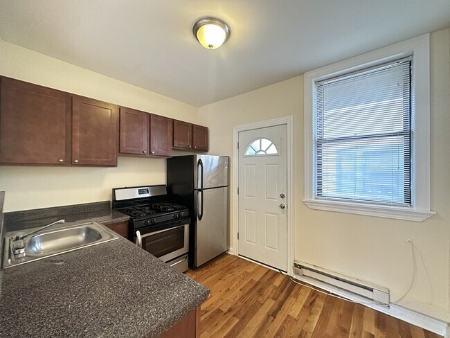Foto del edificio - 4426 N Wolcott Ave