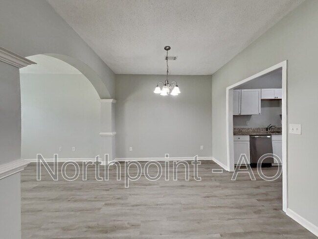 Foto del edificio - 8616 Thomas Ln