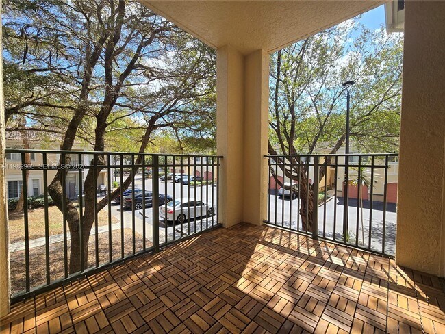 Foto del edificio - 2564 Centergate Dr