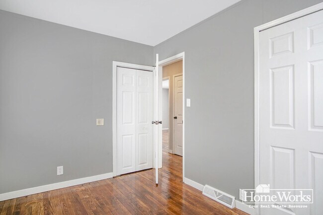 Building Photo - 4010 Bonfield Pl