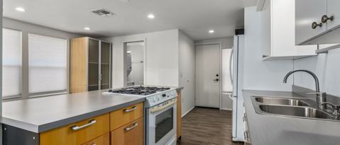 Primary Photo - 1030 E Polk St