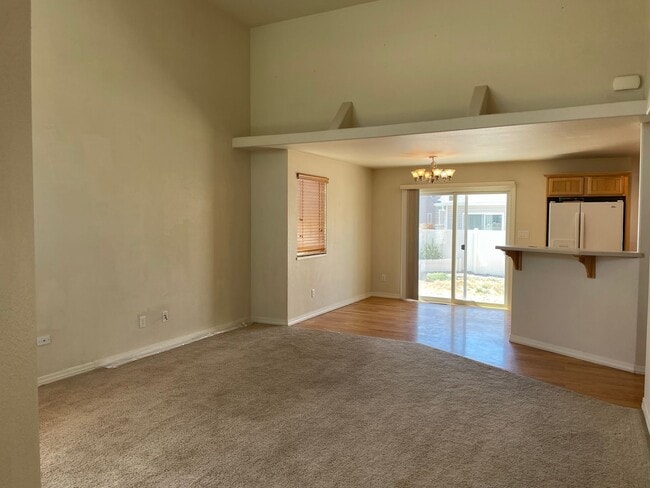 Foto del edificio - Check out this 3 bedroom, 2 1/2 bath, 2 ca...