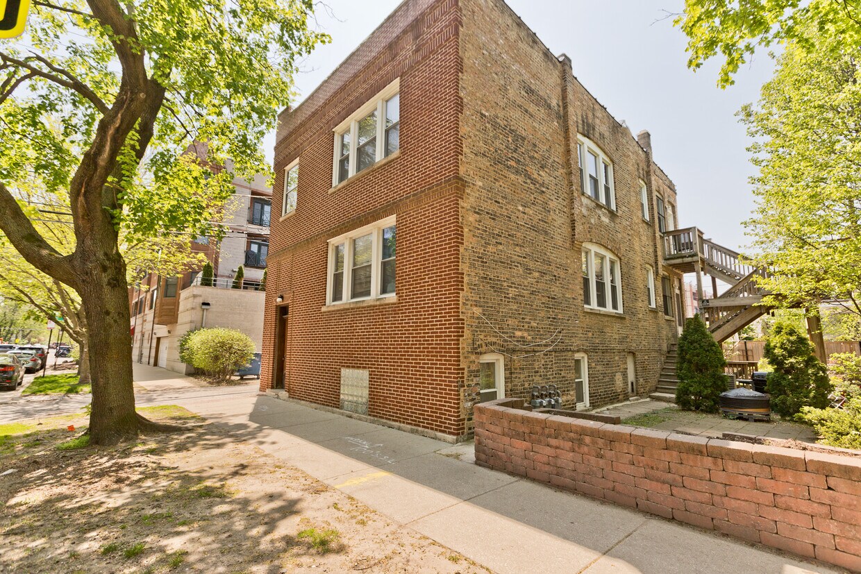 Primary Photo - 3214 N Paulina St
