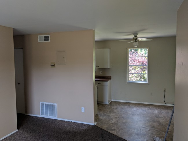 Foto del edificio - 9335 La Grange Road, Unit 1