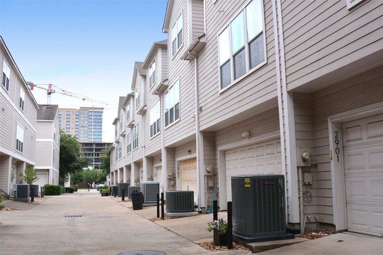 Building Photo - 2905 W Dallas St