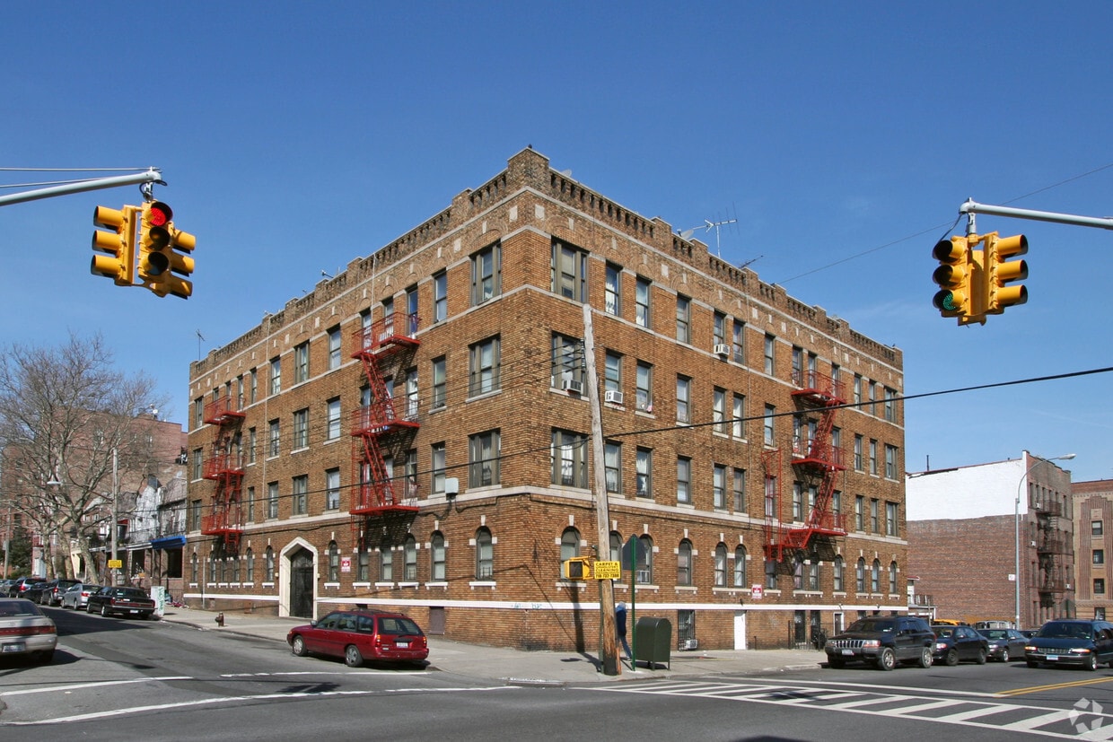Building Photo - 875 43rd St