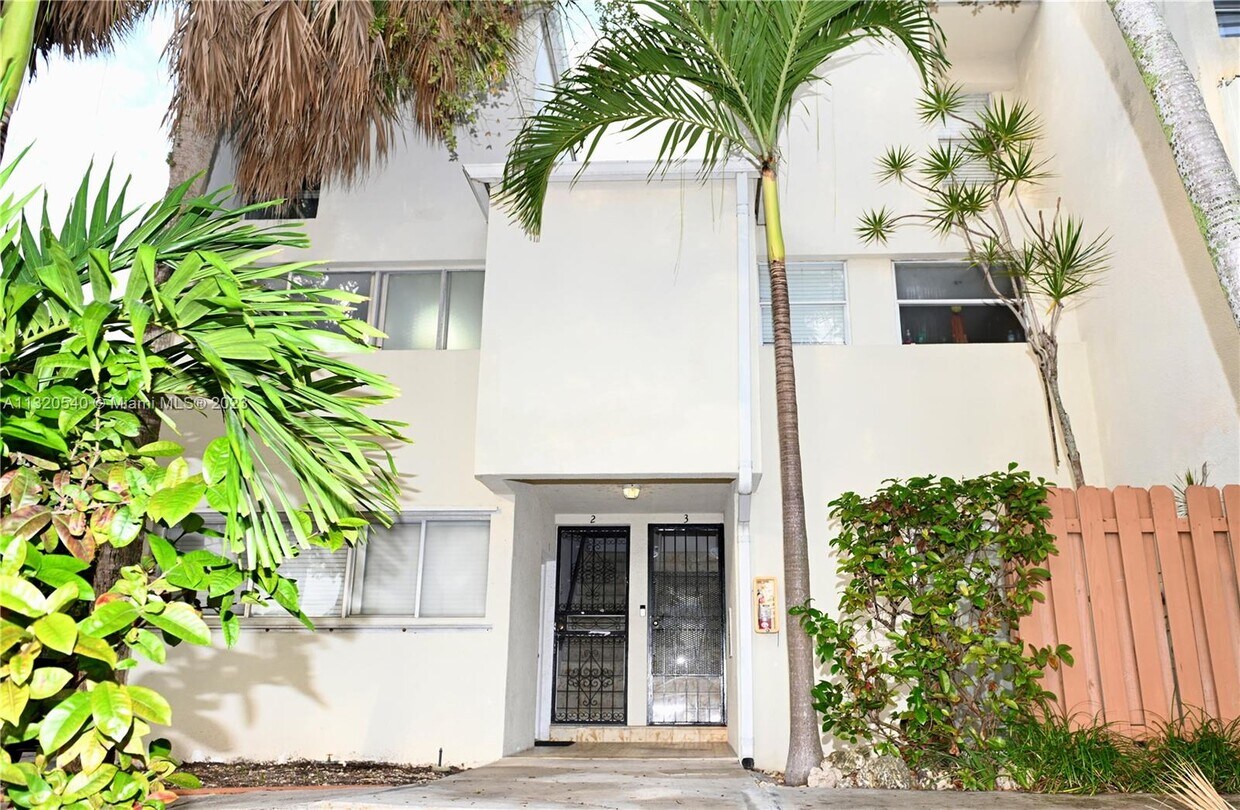 Primary Photo - 1910 SW 17th Ave