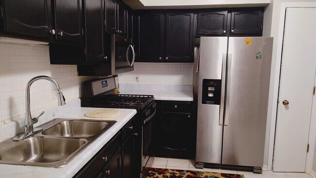 Foto del edificio - 1151 Regency Ct