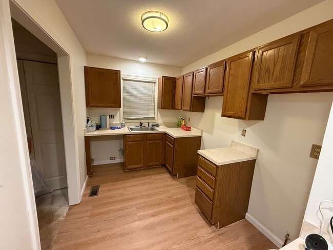 Building Photo - 76 Oak Ridge Dr