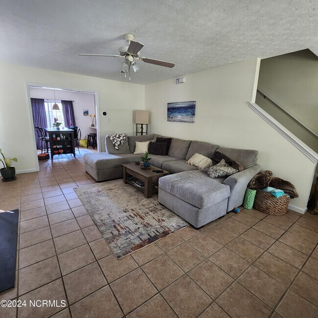 Building Photo - 401 Star Hill Dr
