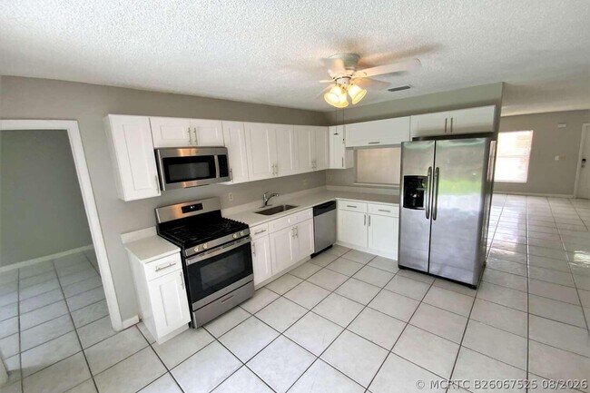 Foto del edificio - 5885 Eddy Ct