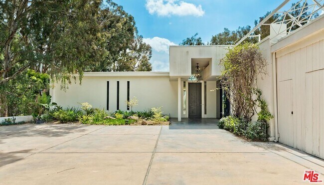 Building Photo - 1199 Tower Grove Dr