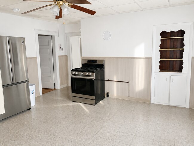 Cocina para comer - 98 Dana Ave