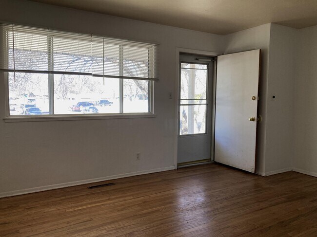 Foto del edificio - 1421 McArthur Ave