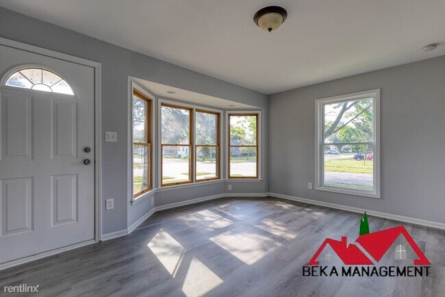 Foto del edificio - 3 br, 1 bath House - 6809 Gilman St