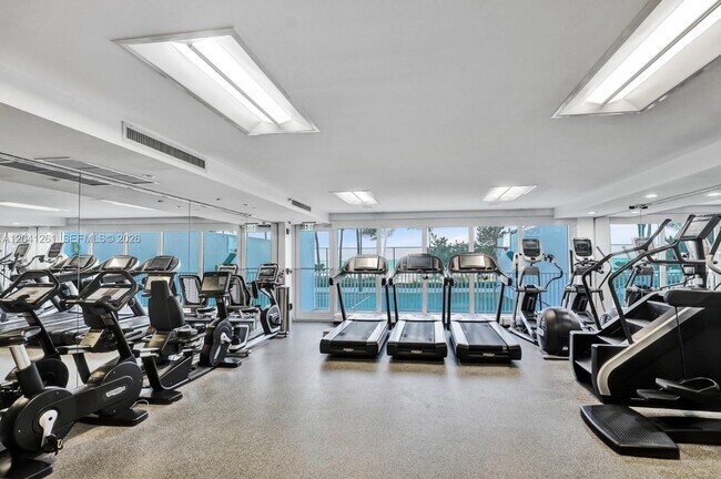 Foto del edificio - 9601 Collins Ave