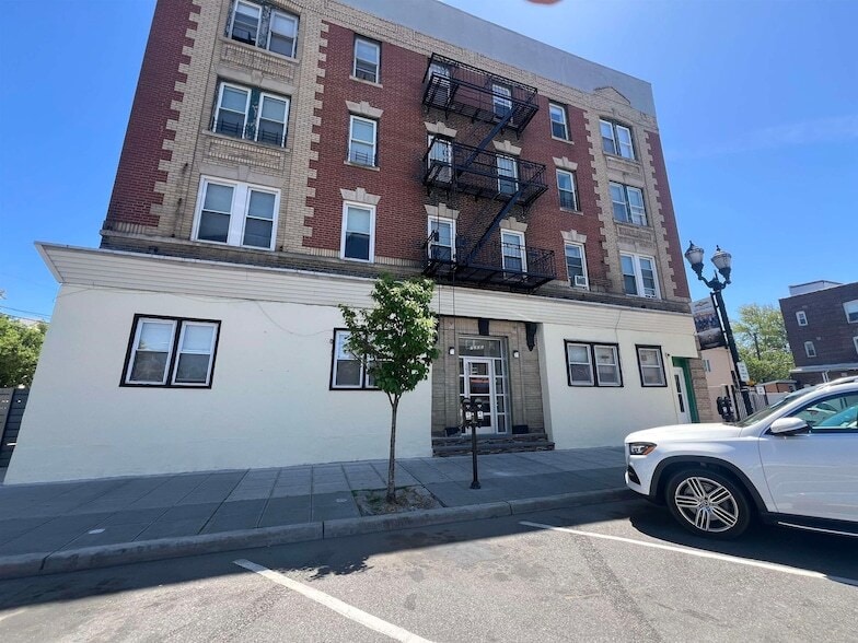 Photo - 7222 Broadway Unit 6