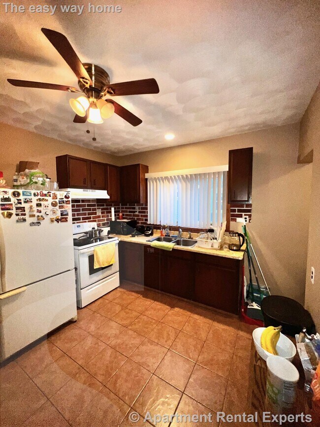 Foto del edificio - 122 Willis Ave