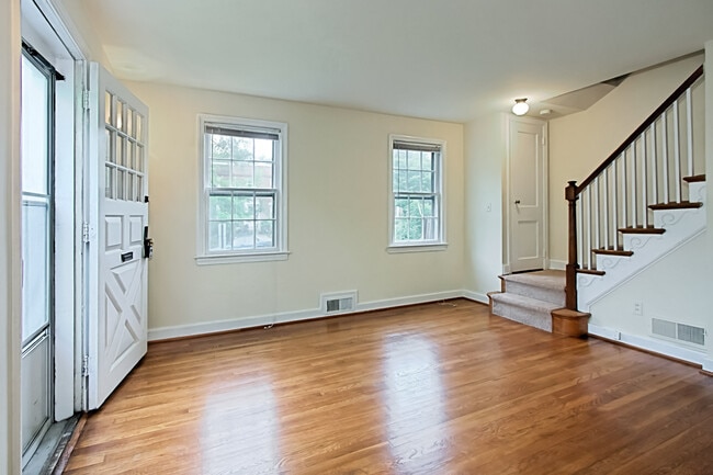 Foto del edificio - Blocks to Crystal City Metro and just minutes to Washington, D.C. via the 14th Street Bridge