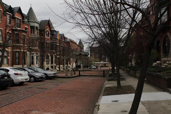 Building Photo - 1732 Linden Ave