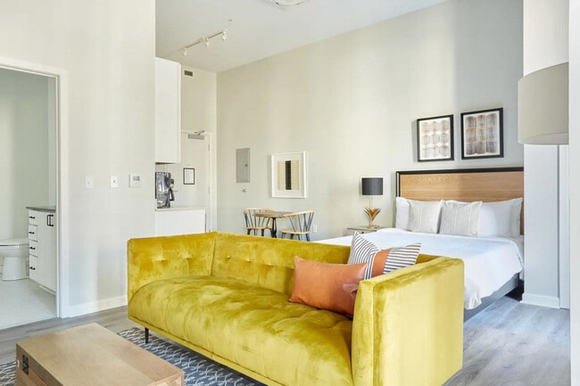 Building Photo - 1016 Canal St