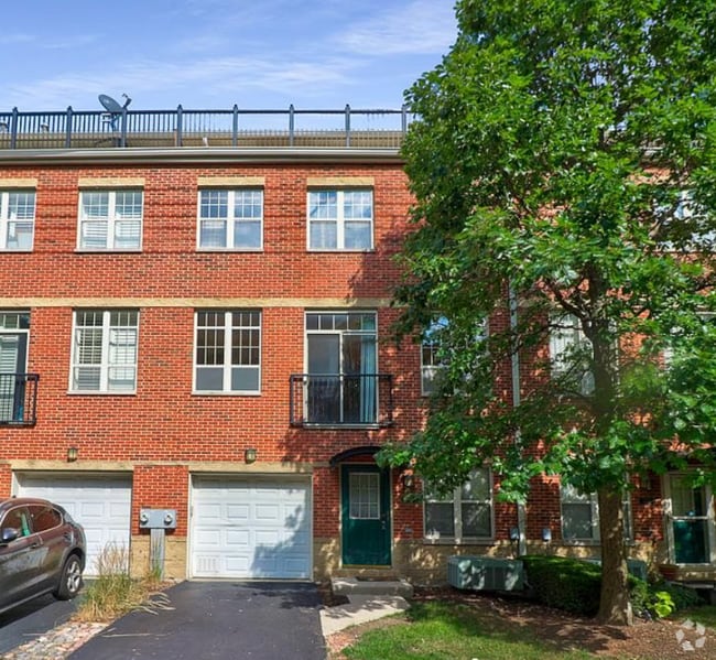 Building Photo - 3255 N Bay Ct