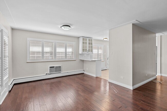 Building Photo - Beautiful Townhouse in University Hills