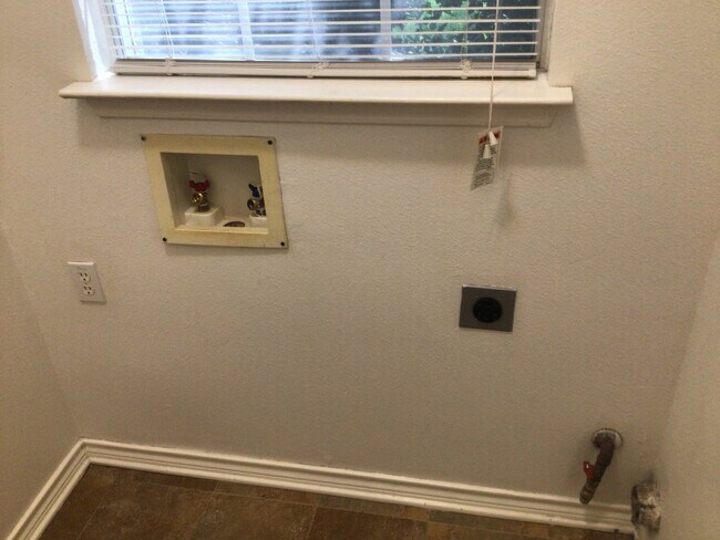 Foto del edificio - 2913 Whisper Oaks Ln