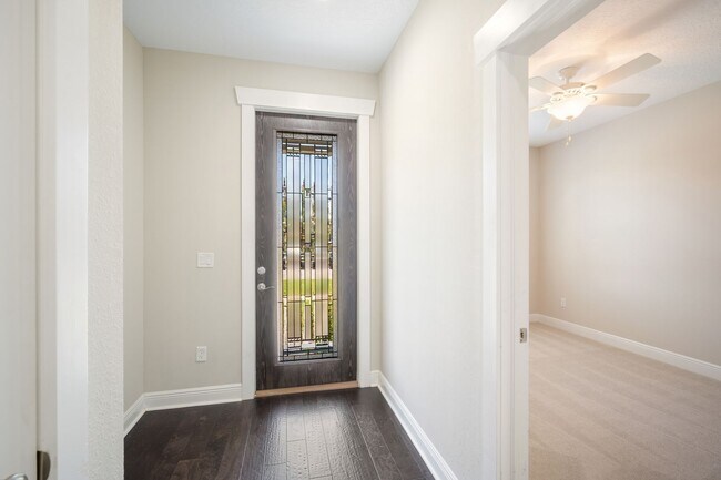 Foto del edificio - Great South Tampa 4BR/3BA townhome with 2 ...