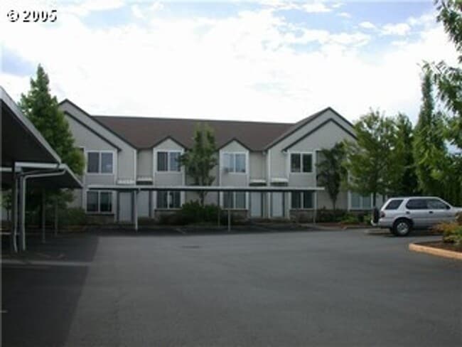 Foto del edificio - MOVE IN SPECIAL- 50% off First 2 Month's Rent! Pet-Friendly 2 Bedroom, 2 Bath Apartment in Newberg