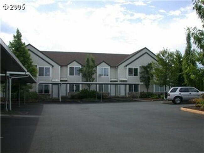 Building Photo - Pet-Friendly 2 Bedroom, 2 Bath Apartment in Newberg