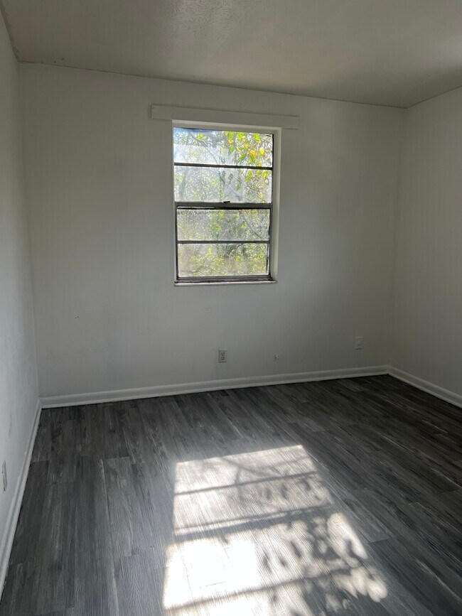 Foto del edificio - 1554 W 22nd St