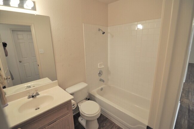 Building Photo - Amazing 78729 Duplex