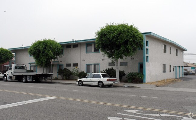 Foto del edificio - 12318 Birch Ave.