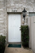 Building Photo - 3098 Holly Hall St