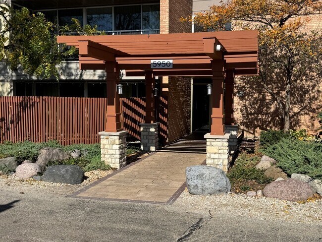 Foto del edificio - 5950 Oakwood Dr
