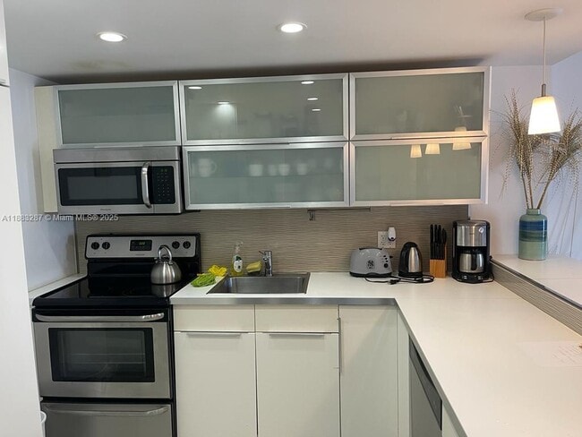 Foto del edificio - 5701 Collins Ave
