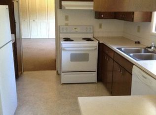 Foto del edificio - Beautiful Three Bedroom Home