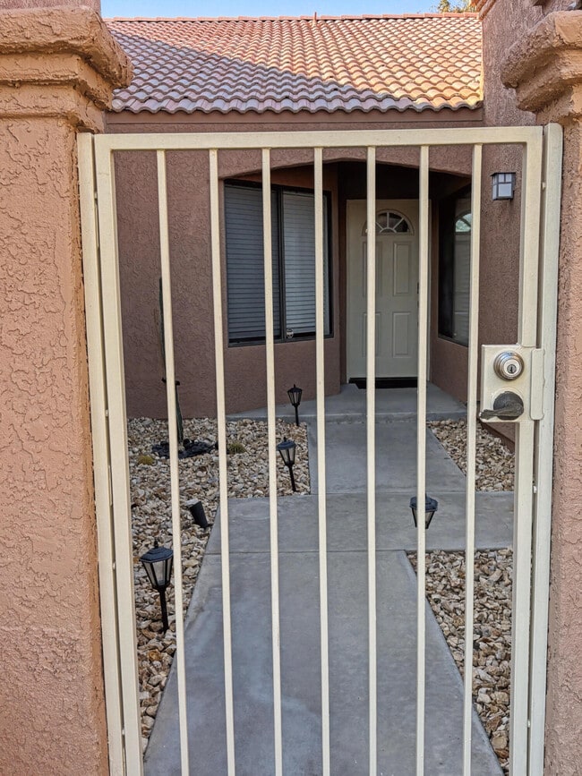 Building Photo - 76915 Turendot St