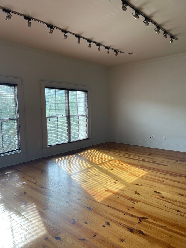 Living room with lots of natural light - 9 Town Center Sq